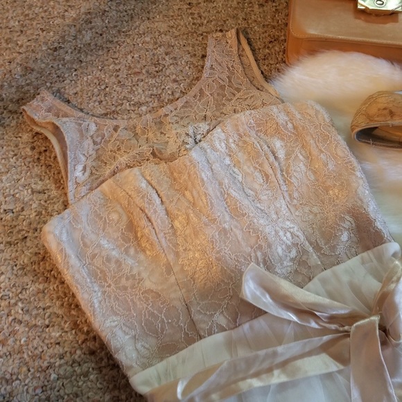 Lace dress - Picture 3 of 5